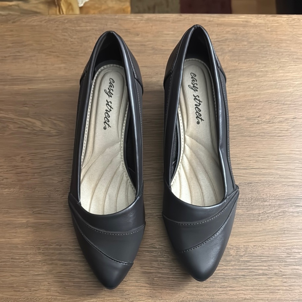 Easy Street Brown Heels‎ Classic Design